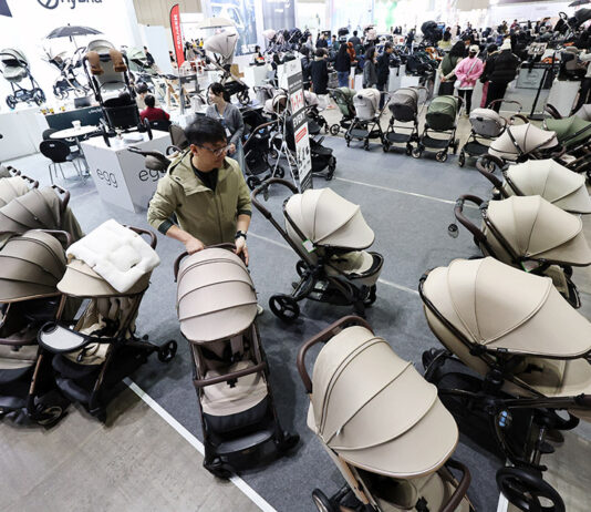 3자녀 이상 다자녀 가구 공항 우선출국…6월 ‘패스트트랙’ 도입