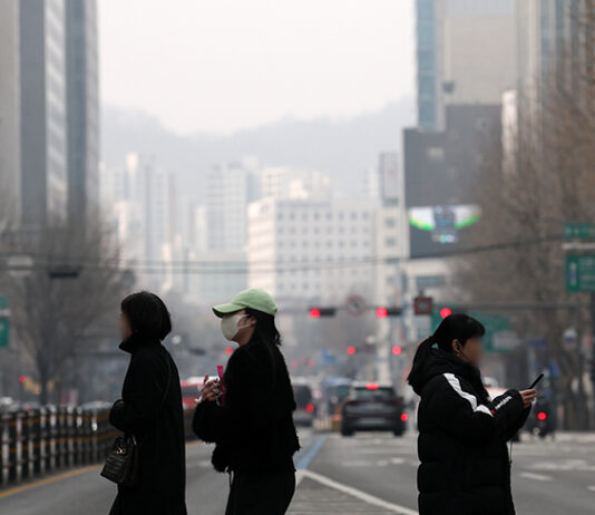 황사·미세먼지에는 ‘보건용 마스크’ 착용…”사용기한 확인을”