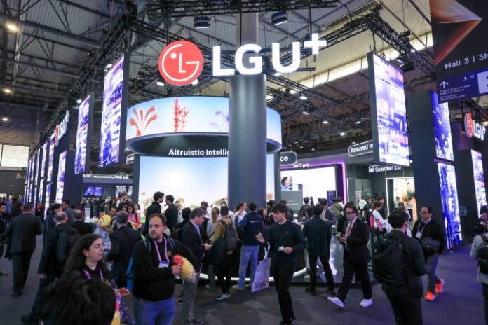 MWC26 관람객들 관심 받는 LG유플러스