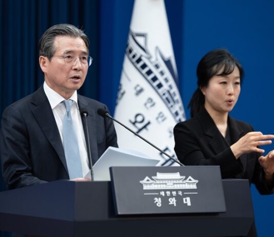 청와대 “석유 최고가격제 금주 내 시행…유류세 인하 확대 등 검토”