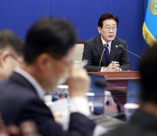 이 대통령 “사측은 노동자를 동반자로, 노동자·노조는 책임 의식을”